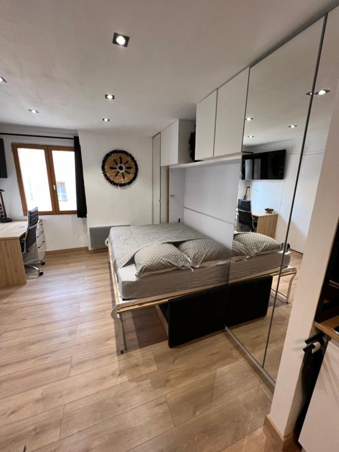 Contemporain, A Deux Pas De La A ! *
