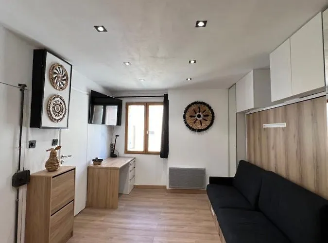 Studio Contemporain, A Deux Pas De La Mer A La Ciotat !